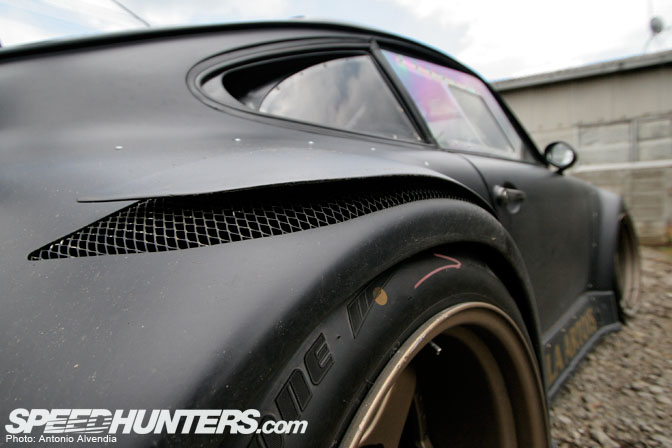 Desktops>> Rauh Welt Rear Fender