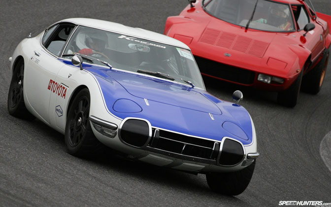Desktops>>toyota 2000gt At Tsukuba�Circuit