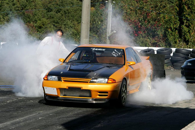 Random Snap>> Garage Saurus Drag R32