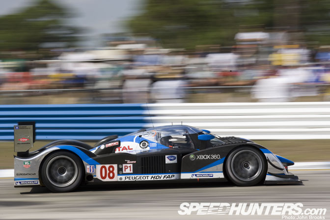 Desktops>> Peugeot 908 @ Sebring 12 Hours