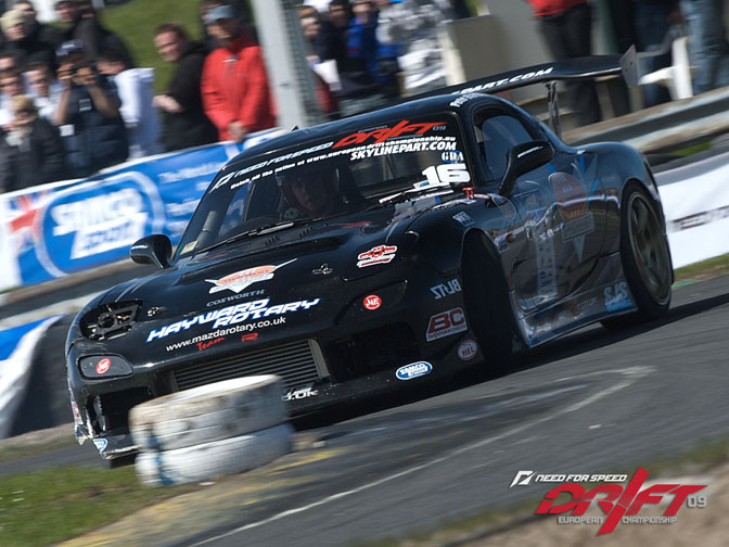 Desktops>> Peter Barber Rx7 @ Knockhill