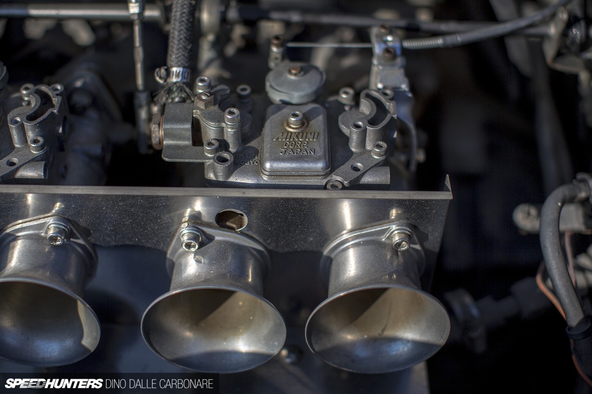 Mikuni_Carbs