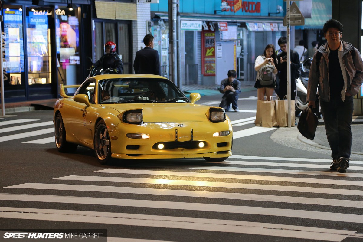 Tokyo’s New Hotspot: AKB Car-Spotting