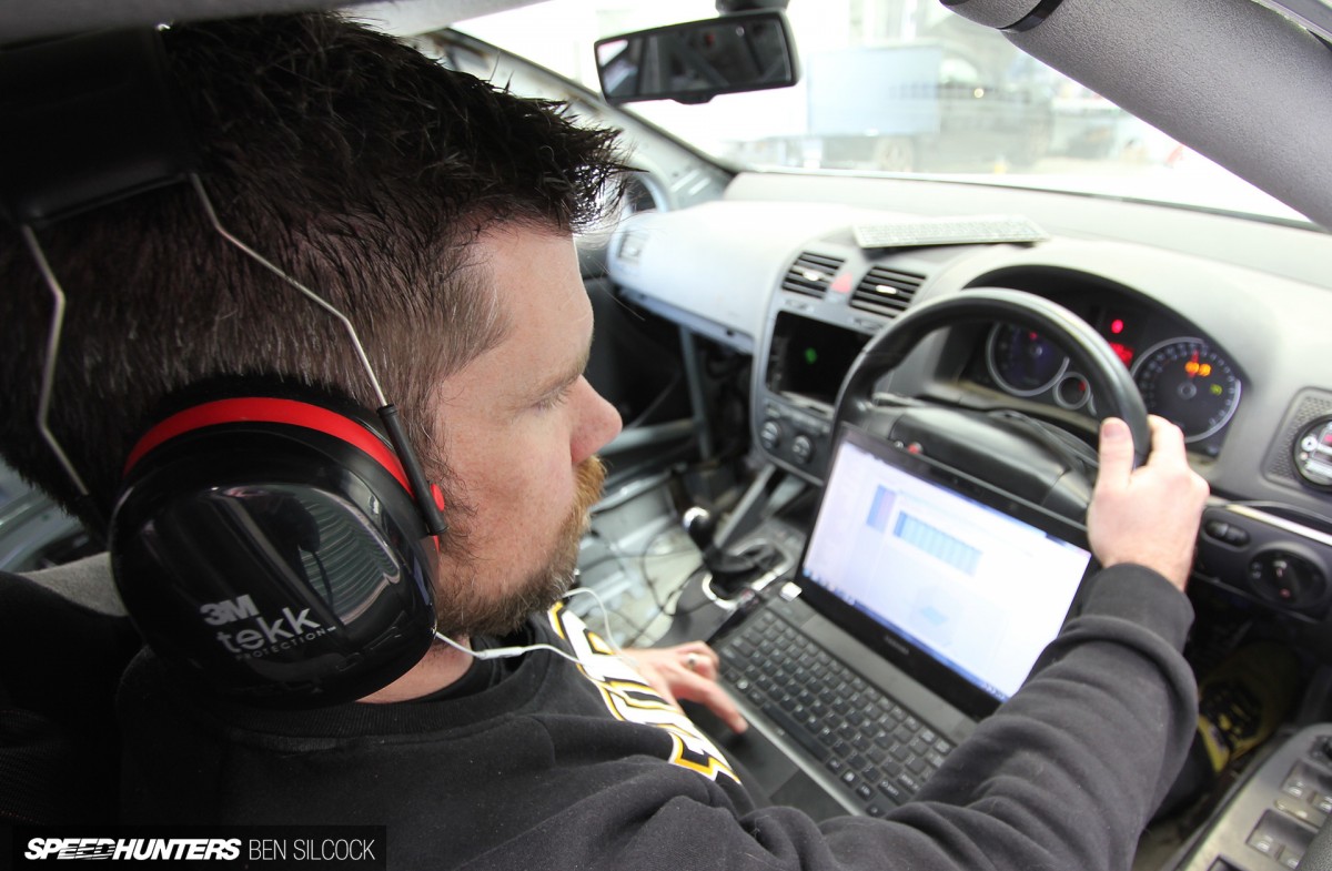 Knowledge Boost:</br> Re-flashing Vs. Standalone ECUs