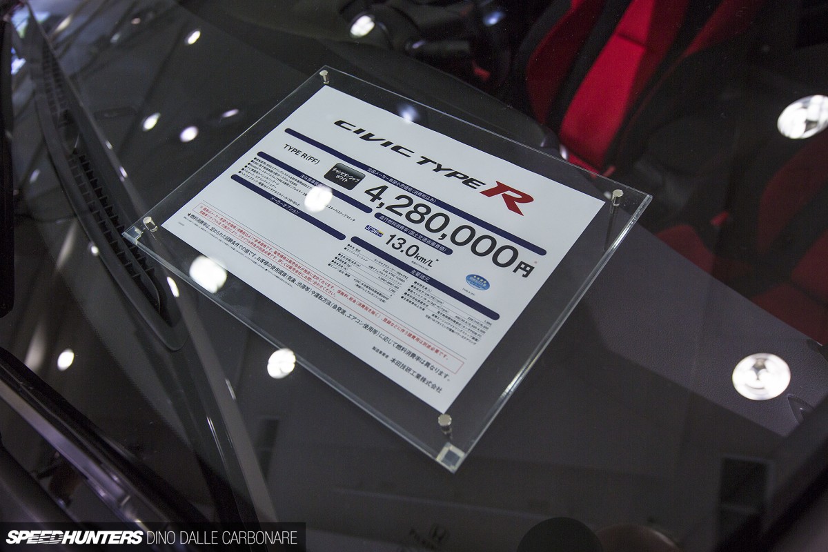 Type-R-Display-HHQ-05