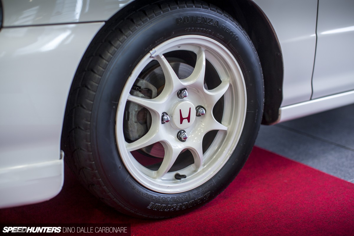 Type-R-Display-HHQ-18
