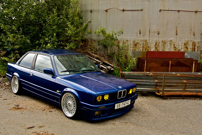 Random Snap>> Blue Bmw E30