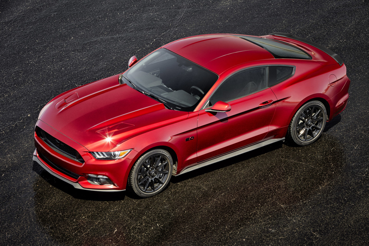 16MustangGT-BlackPackage_03_HR