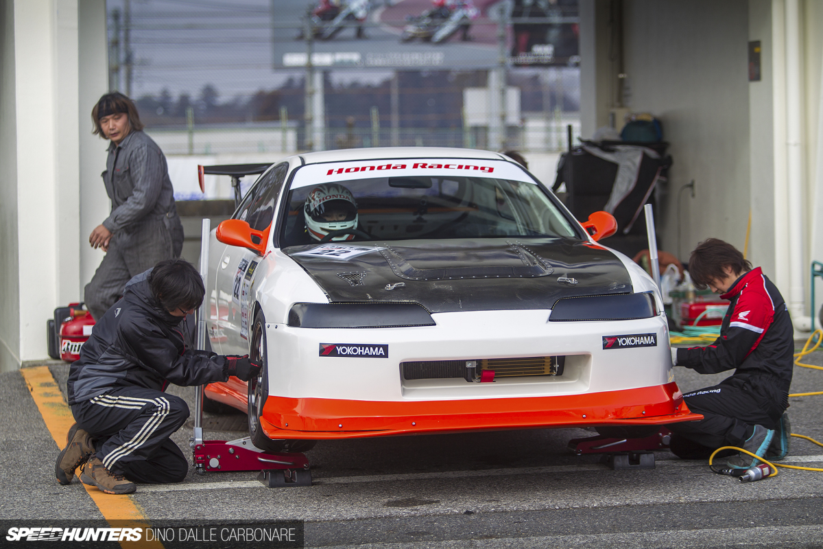 Back To Basics: A Gutted Out Integra Type R