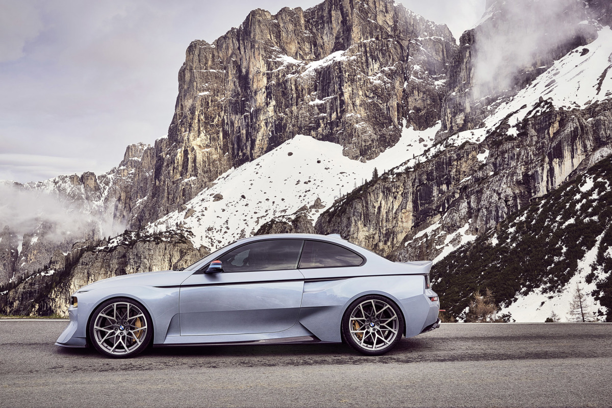 P90219716_highRes_bmw-2002-hommage-05-