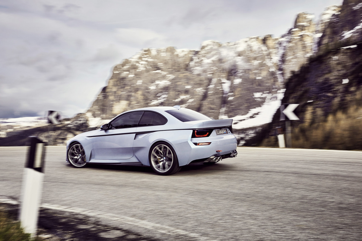 P90219722_highRes_bmw-2002-hommage-05-