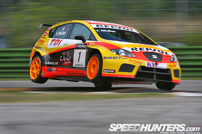 Desktops >> Yvan Muller Flying