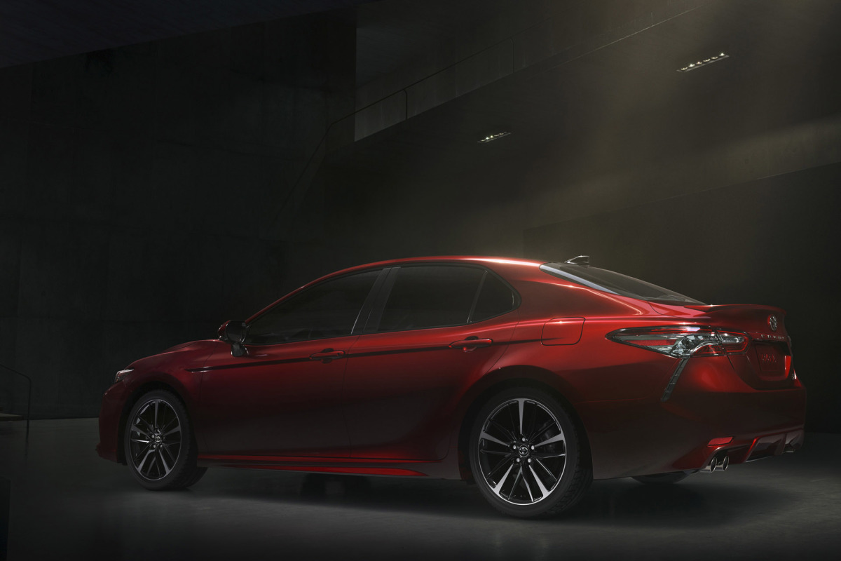 2018-Toyota-Camry-01