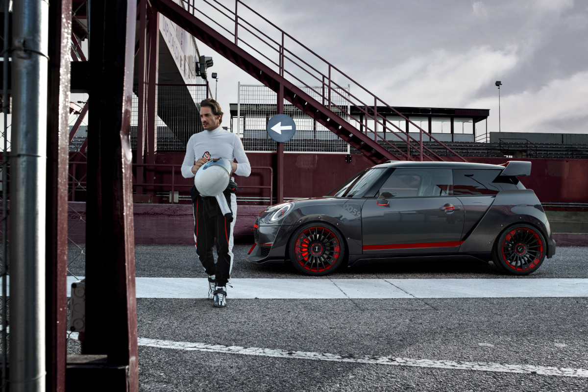 P90275444_highRes_mini-john-cooper-wor