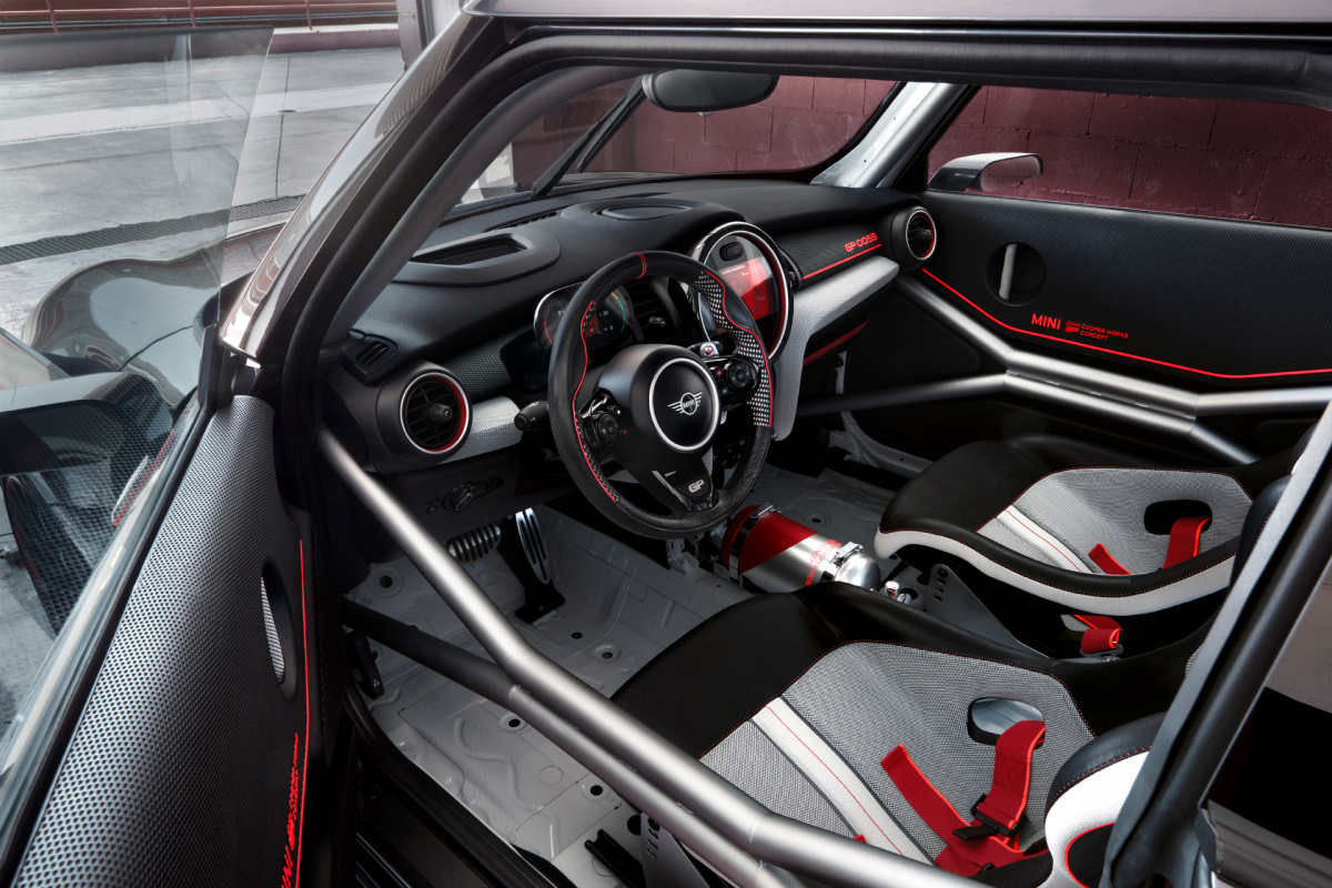 P90275460_highRes_mini-john-cooper-wor