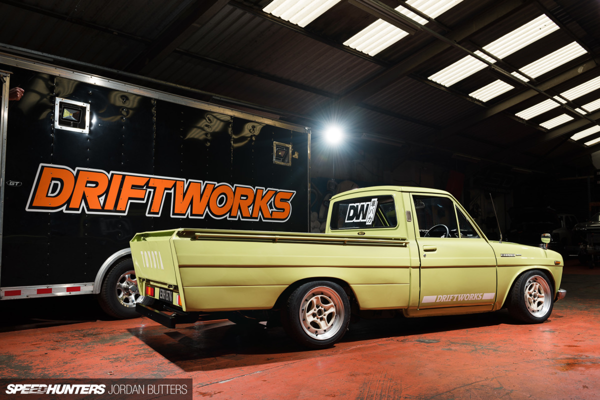 driftworks-hi5-hilux-jordanbutters-speedhunters--11