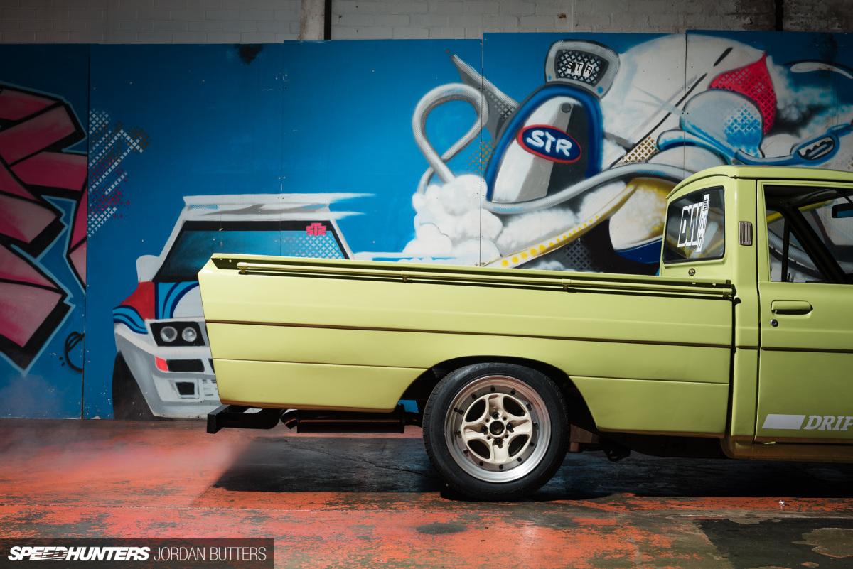 driftworks-hi5-hilux-jordanbutters-speedhunters--14