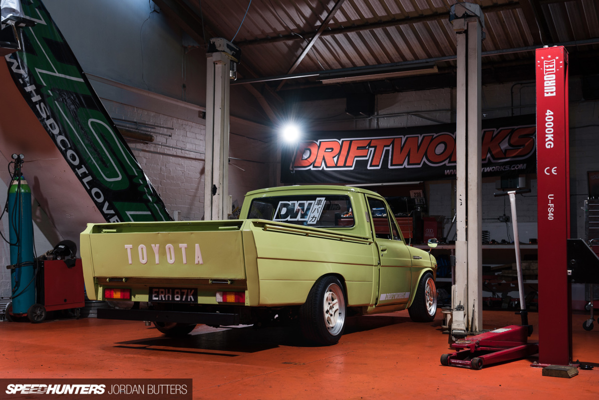 driftworks-hi5-hilux-jordanbutters-speedhunters--16