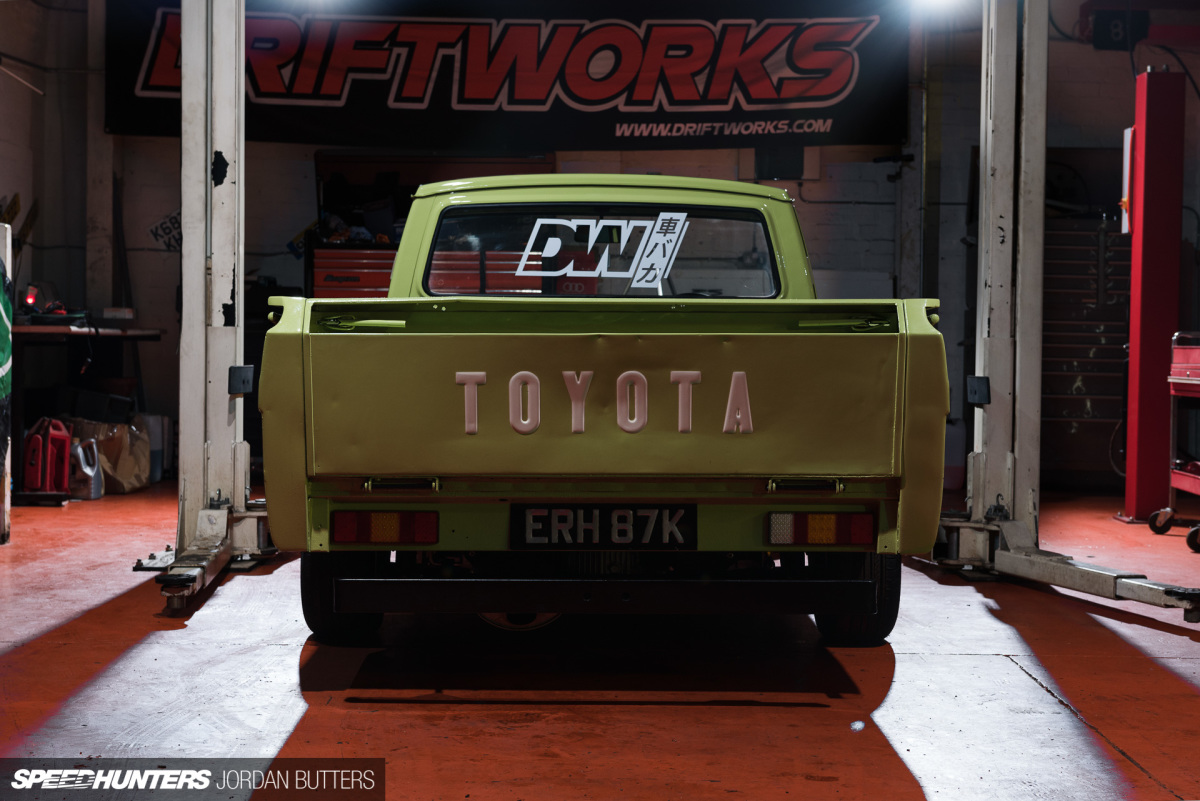 driftworks-hi5-hilux-jordanbutters-speedhunters--17