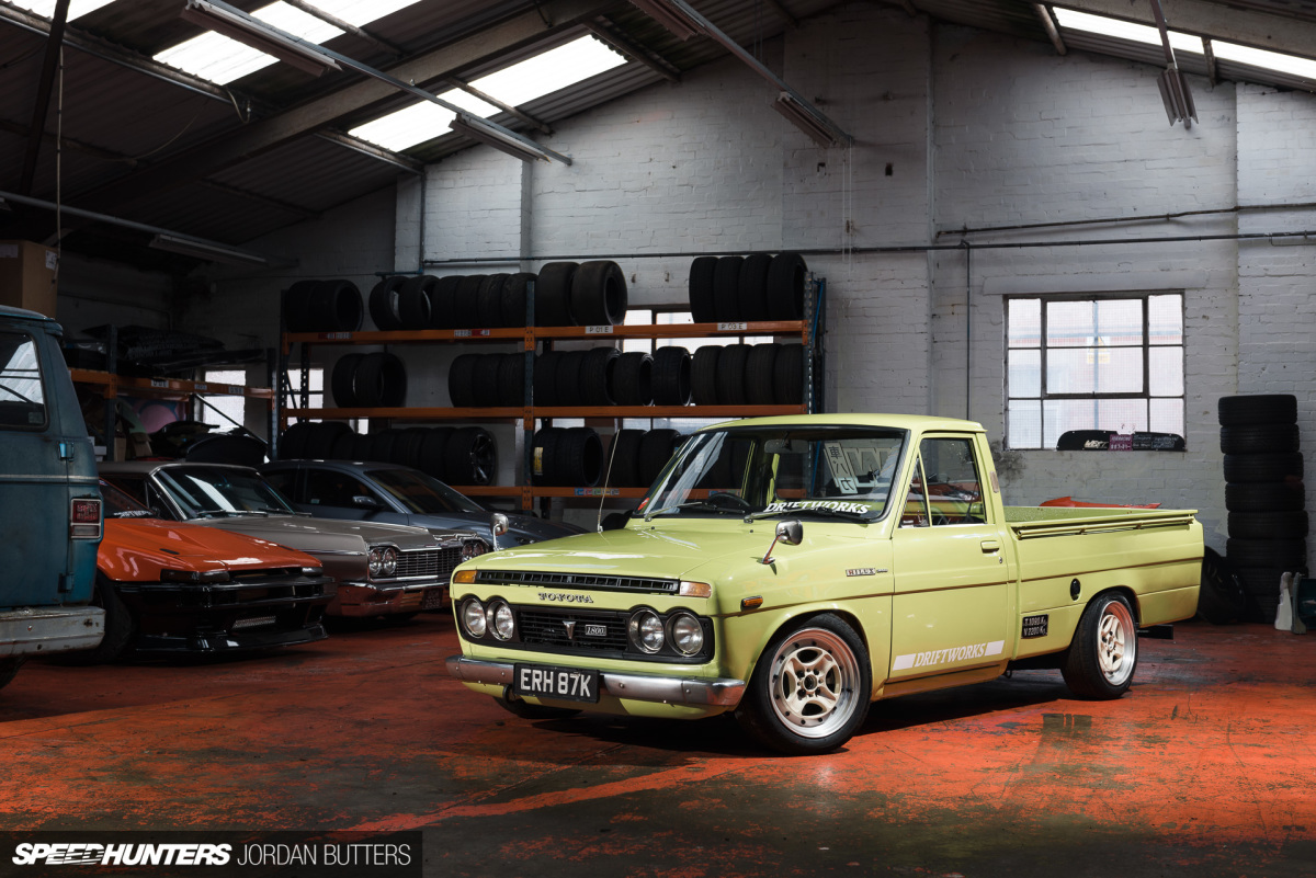 driftworks-hi5-hilux-jordanbutters-speedhunters--2