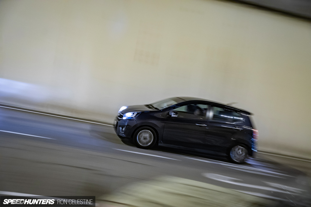 ron_celestine_backwheelbitches_malaysia_nightmeet_traffic