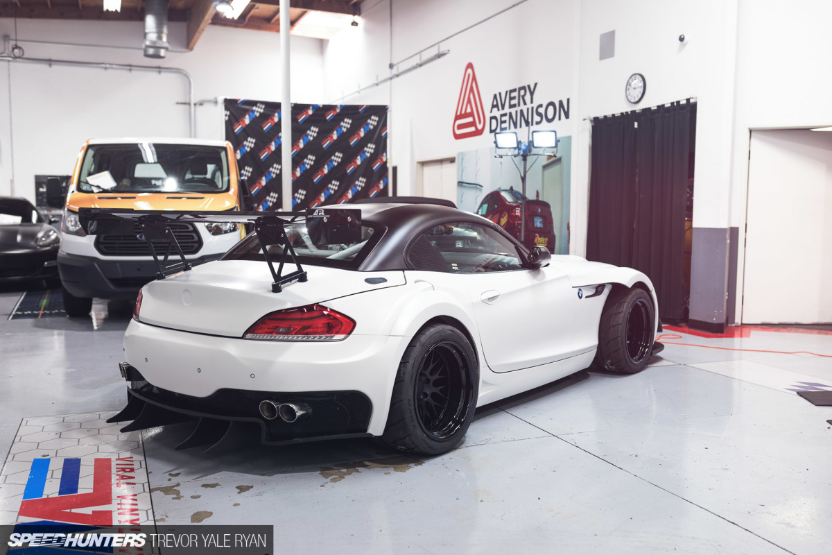 2018-SH_SEMA-Preview-BMW-Z4-GT3_Trevor-Ryan-002_