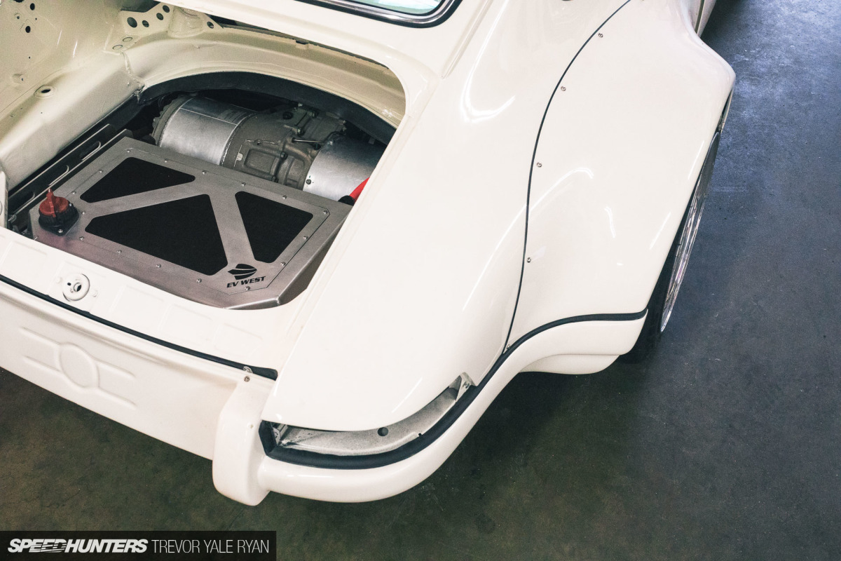 2018-SH_STREETFIGHTER-LA-TESLA-E-RWB_Trevor-Ryan-007_