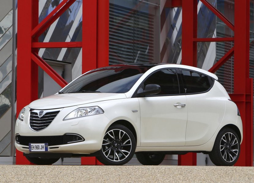 5-lancia-ypsilon-2011-19