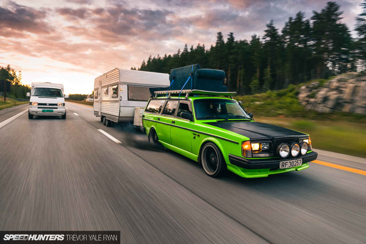 Happy Street, Höljes RX: Couches, Campers & Crusty Old Cars
