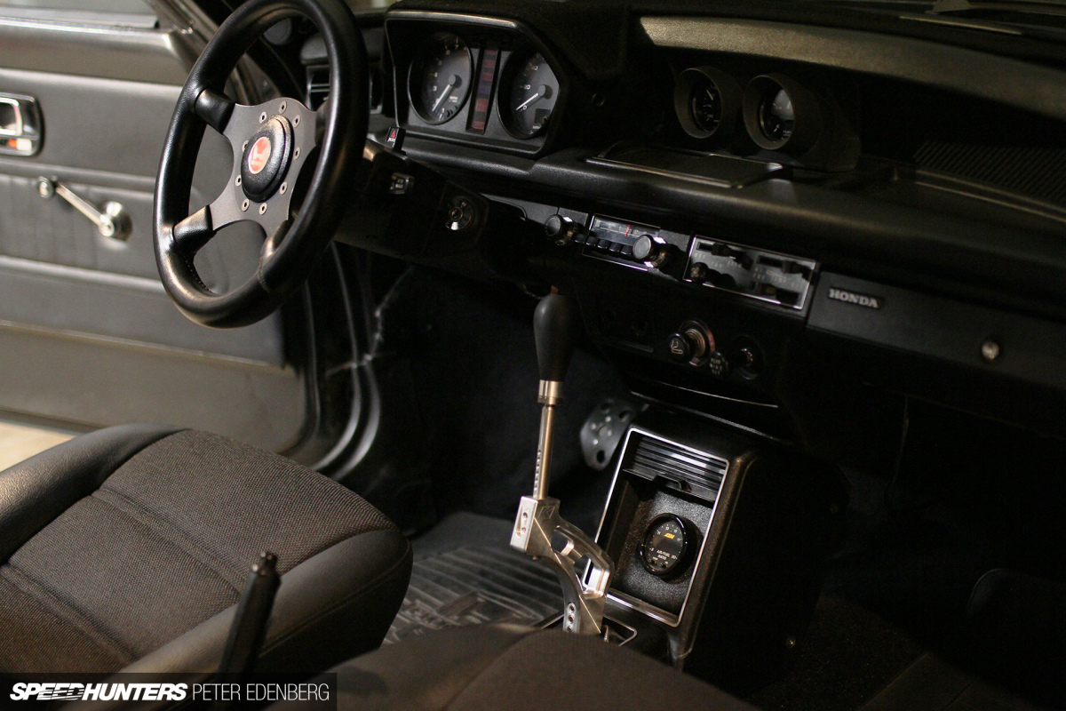 Speedhunters_Terminator-gear-stick-Civic-1978