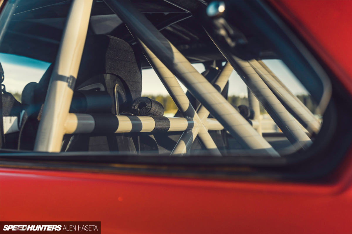 Speedhunters_Alen_Haseta_Corolla_Interior_1