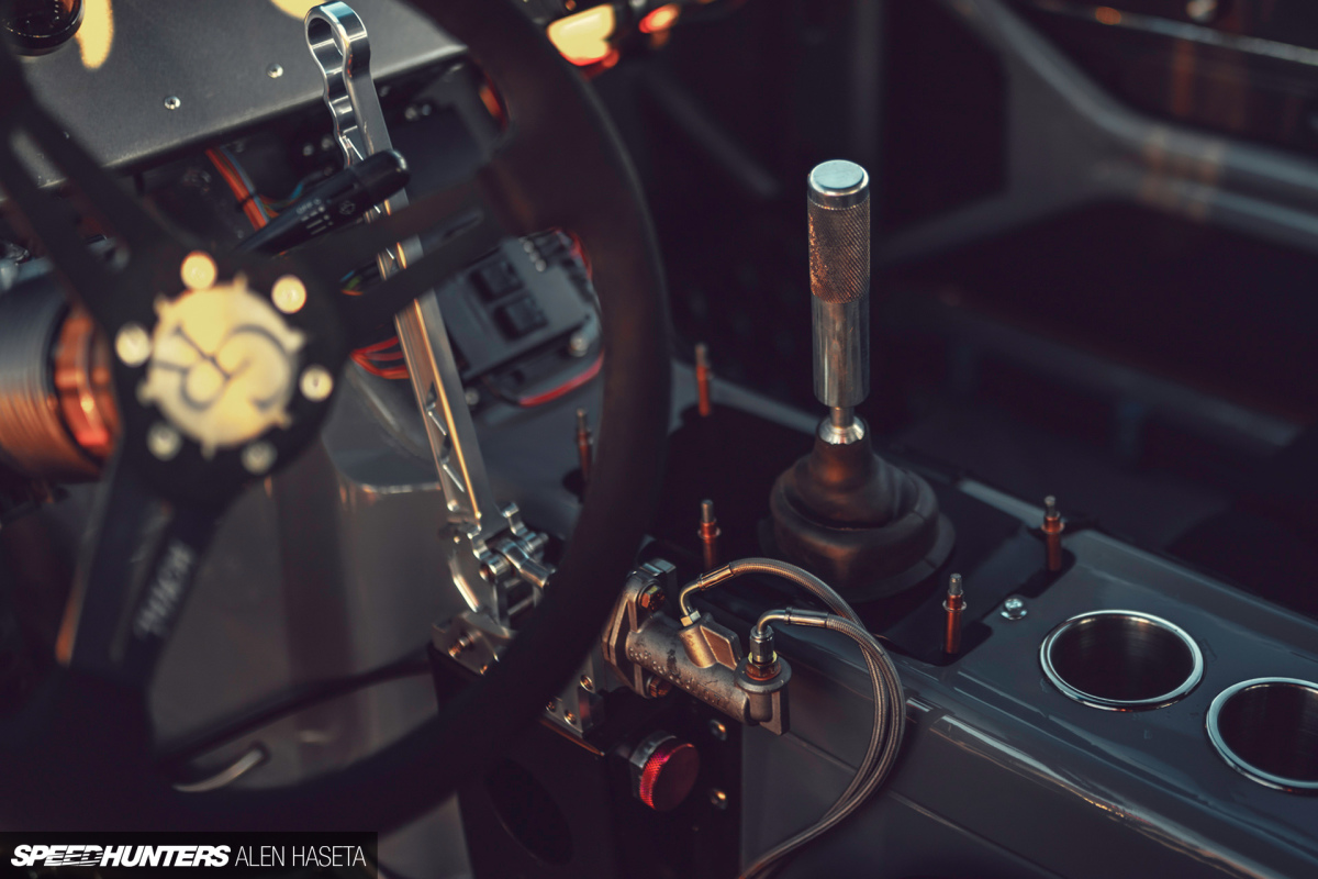 Speedhunters_Alen_Haseta_Corolla_Interior_4