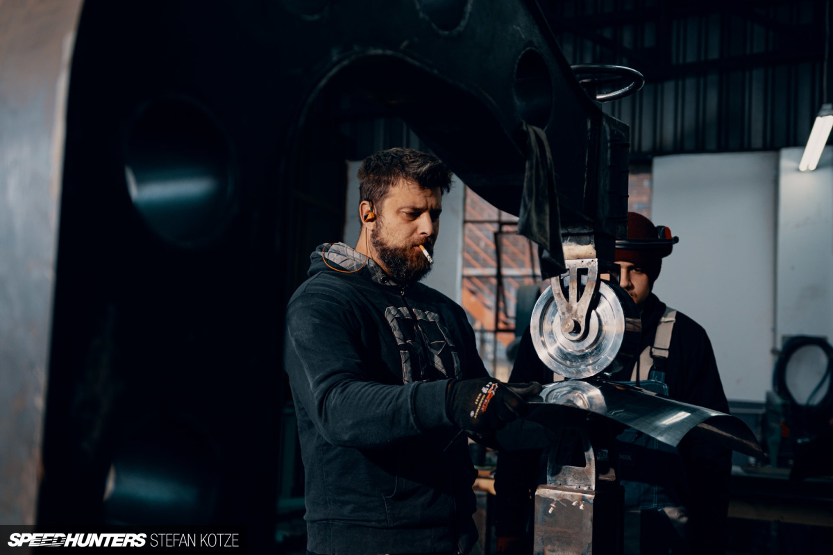 stefan-kotze-speedhunters-english-wheel-fabrication (16)
