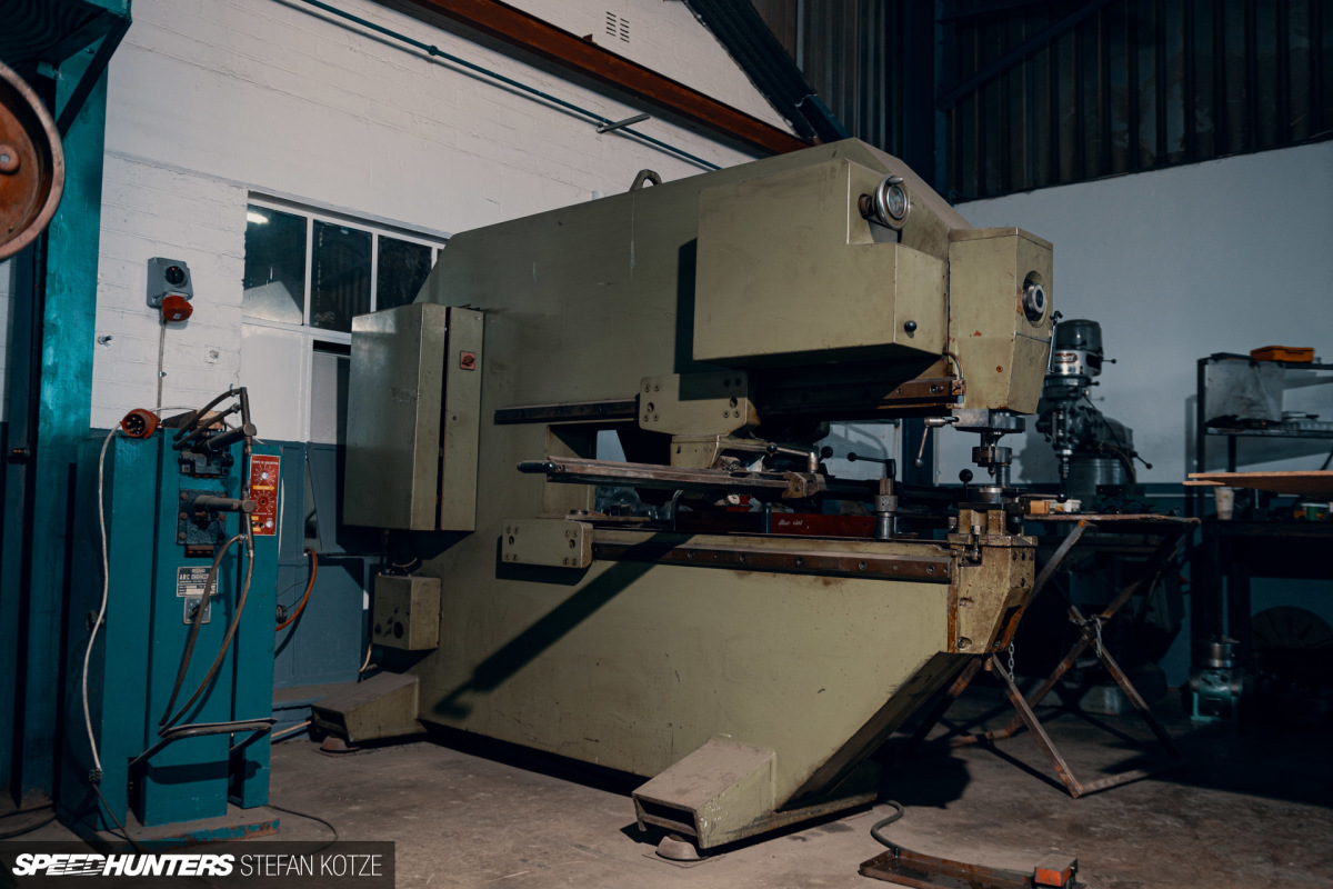 stefan-kotze-speedhunters-english-wheel-fabrication (27)