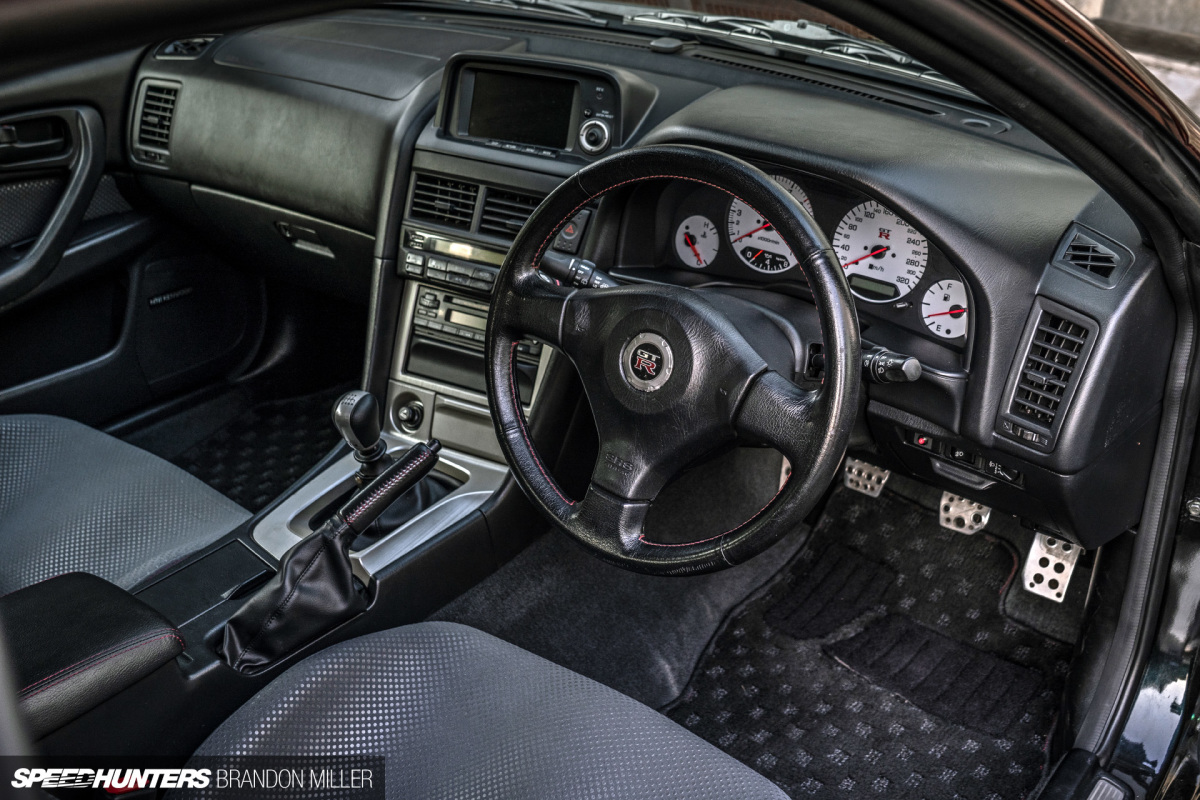 Speedhunters_R34interior-2