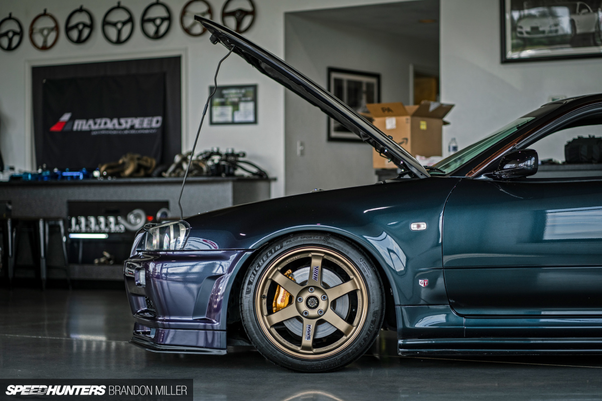 Speedhunters_R34showroomdetail