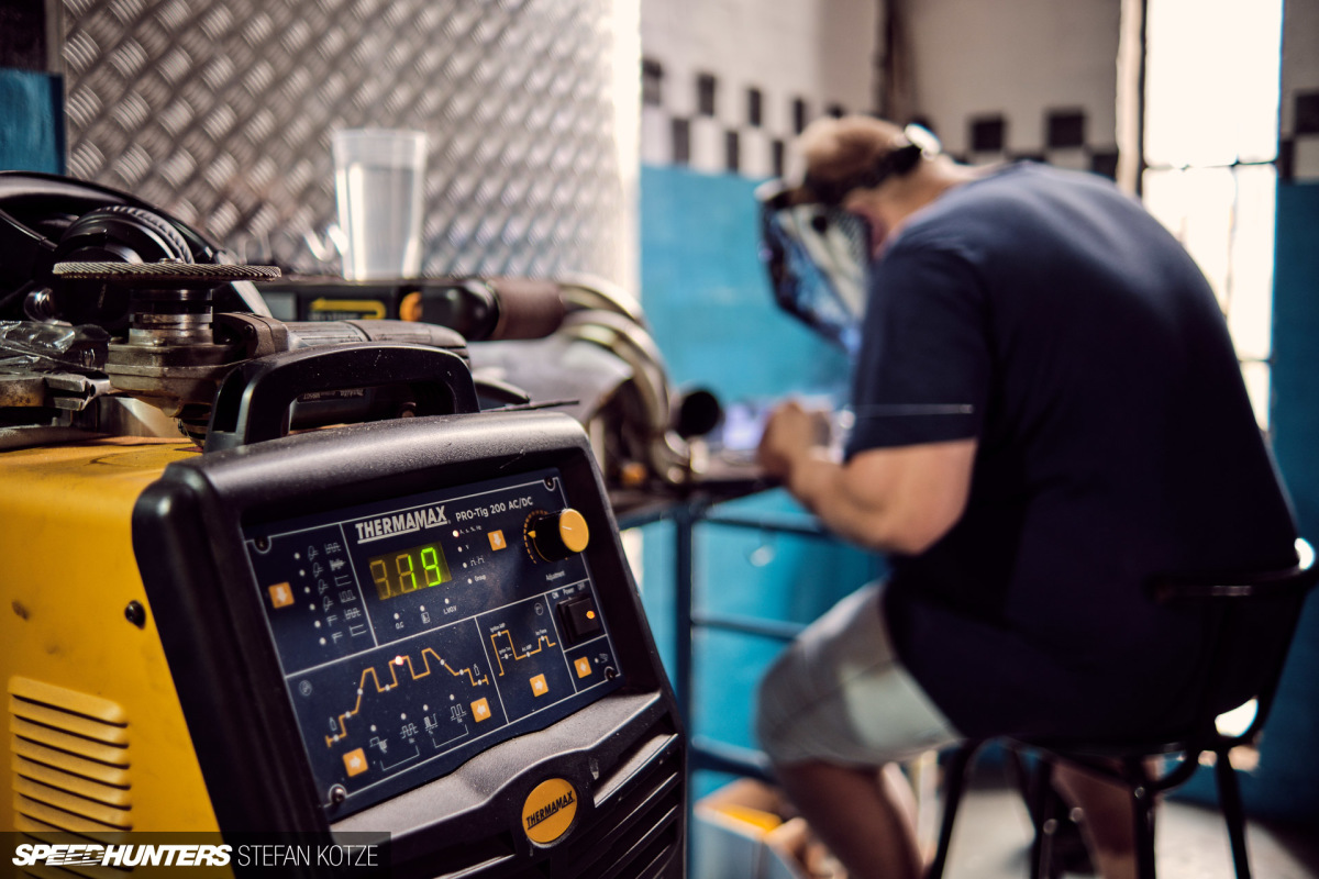 stefan-kotze-speedhunters-lexus-ls400-exhaust (40)