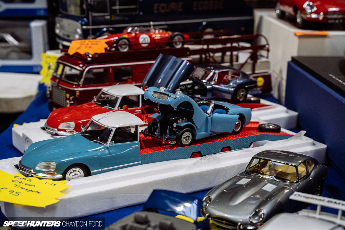 20221111 NEC Classic Models 001