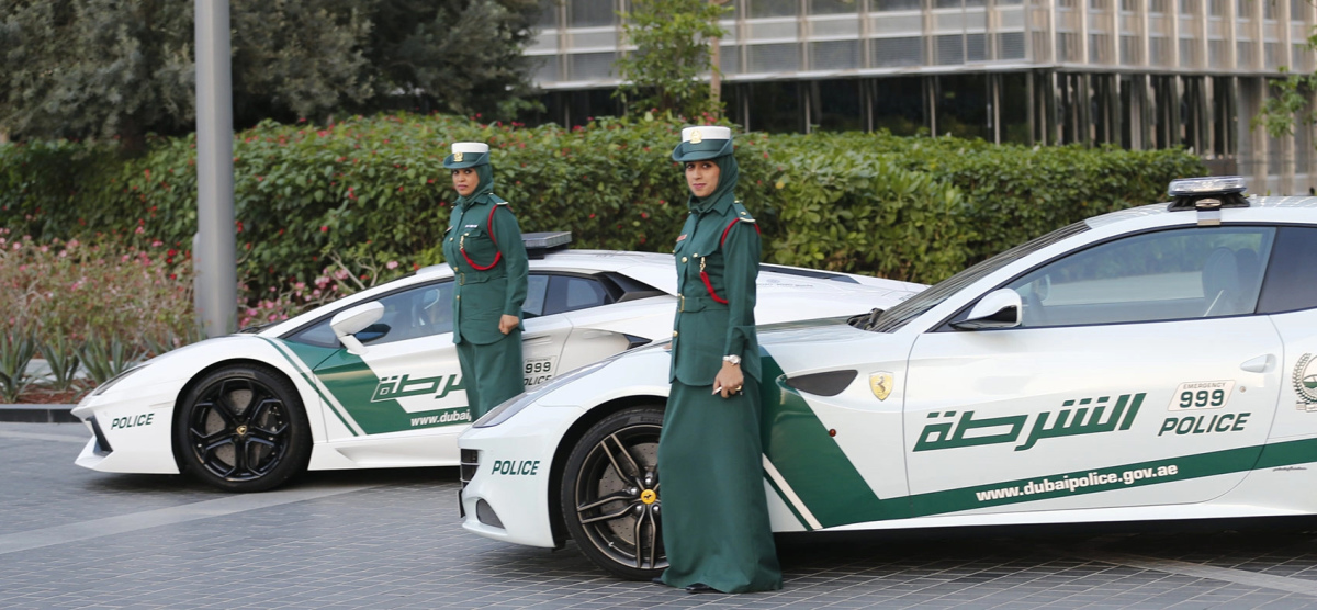 068_dubai_police_cars