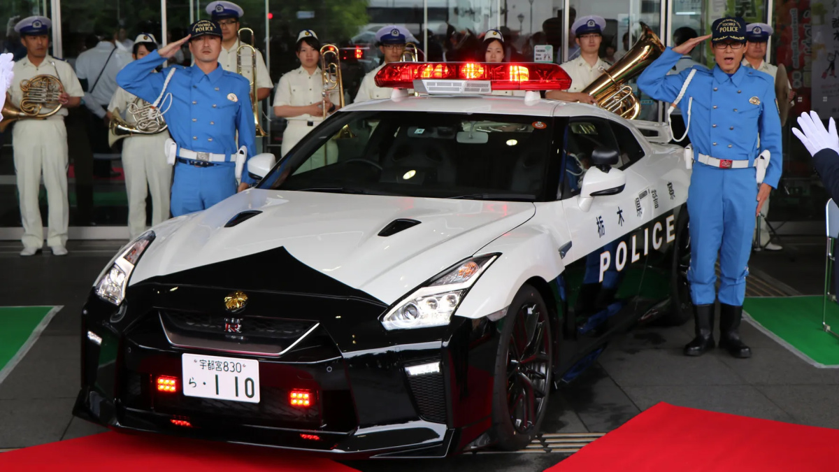 tochigi_police_unveil_nissan_gt-r_patrol_car_ry1ul