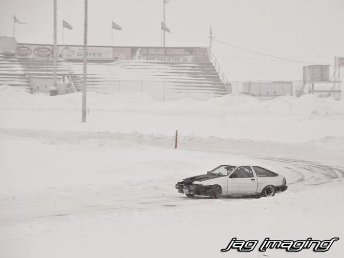 Random Snap>> Hachi Fun In The Snow