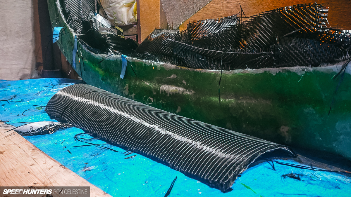 Speedhunters_Ron_Celestine_ProjectRough_R34Skyline_GTT_CarbonFiberLip_NandemoDesign-45