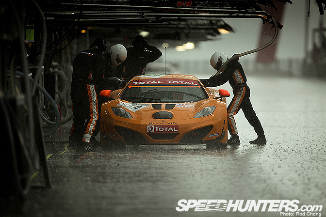 Desktops>> Orange�Deluge