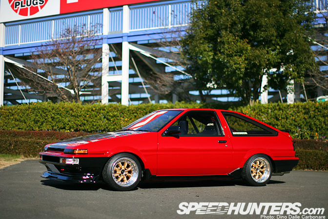 AE86 Red AE86 with gold rims